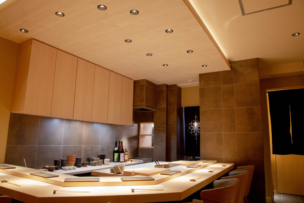 おかだ設計　鮨一凛　内装